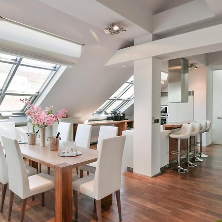 פראג Luxury Central Penthouse With Sauna, Terrace, 250M2, 5Bdrm, 3Bthrm מראה חיצוני תמונה