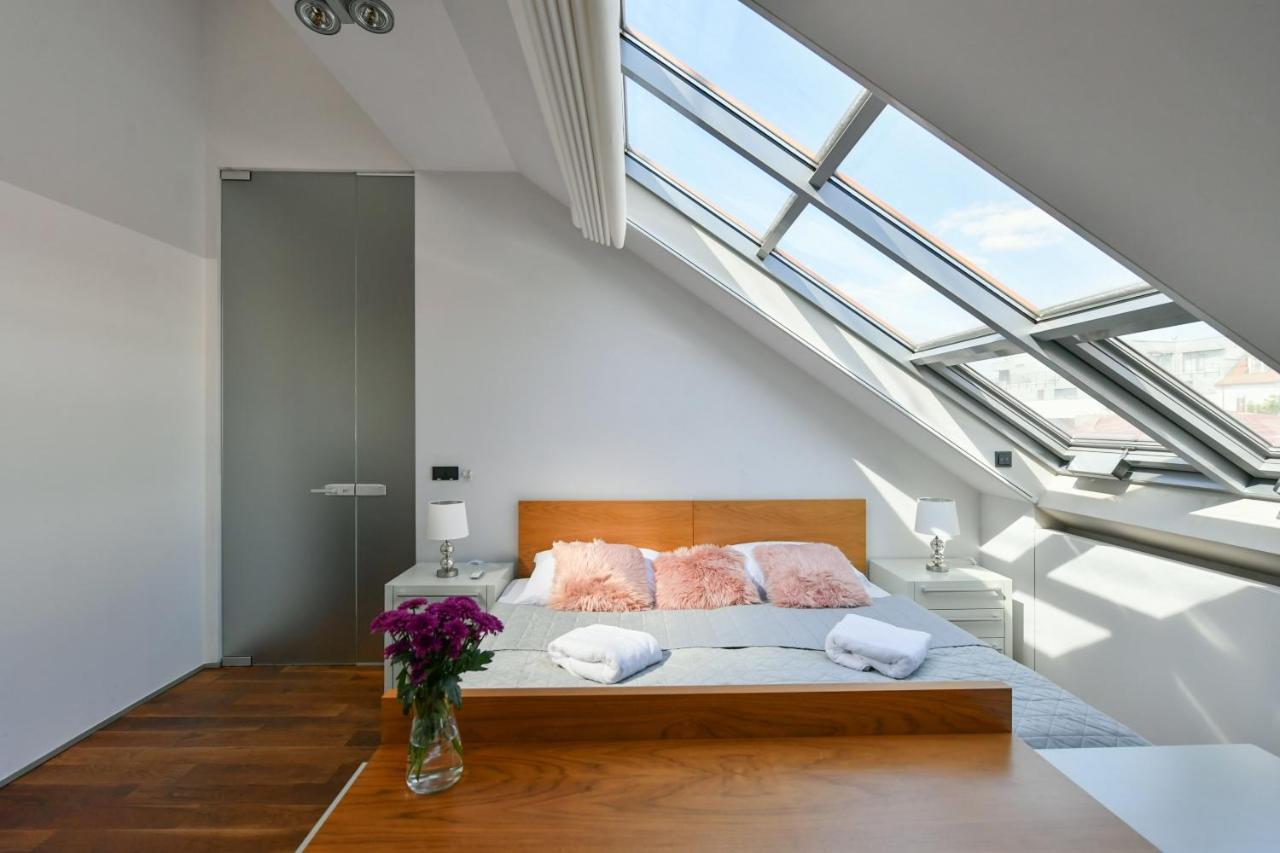 פראג Luxury Central Penthouse With Sauna, Terrace, 250M2, 5Bdrm, 3Bthrm מראה חיצוני תמונה