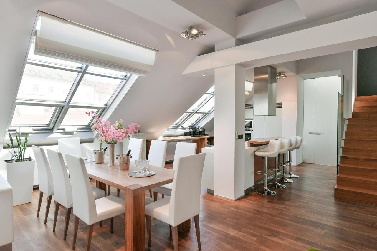 פראג Luxury Central Penthouse With Sauna, Terrace, 250M2, 5Bdrm, 3Bthrm מראה חיצוני תמונה