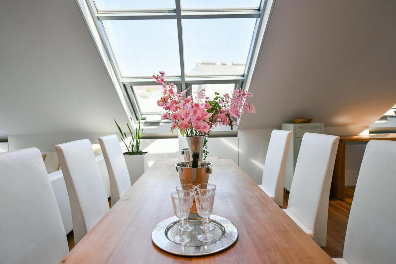 פראג Luxury Central Penthouse With Sauna, Terrace, 250M2, 5Bdrm, 3Bthrm מראה חיצוני תמונה