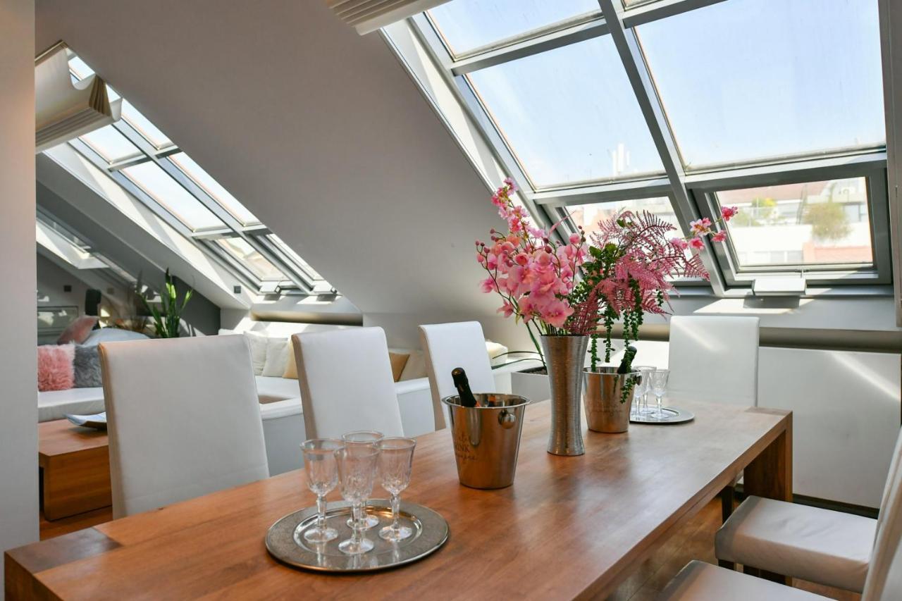 פראג Luxury Central Penthouse With Sauna, Terrace, 250M2, 5Bdrm, 3Bthrm מראה חיצוני תמונה