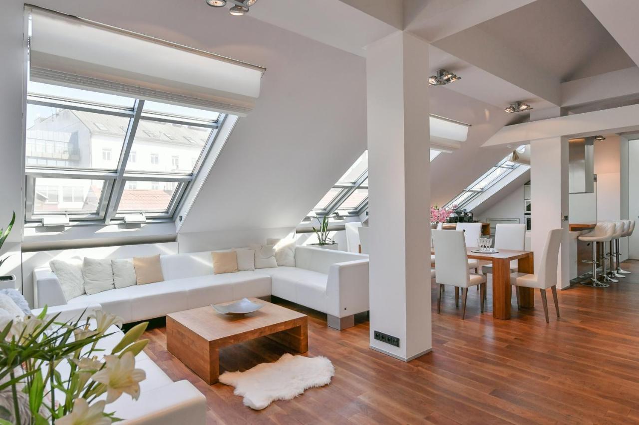 פראג Luxury Central Penthouse With Sauna, Terrace, 250M2, 5Bdrm, 3Bthrm מראה חיצוני תמונה